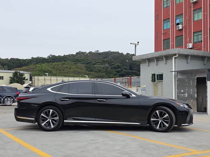 Фото 4 - Lexus LS