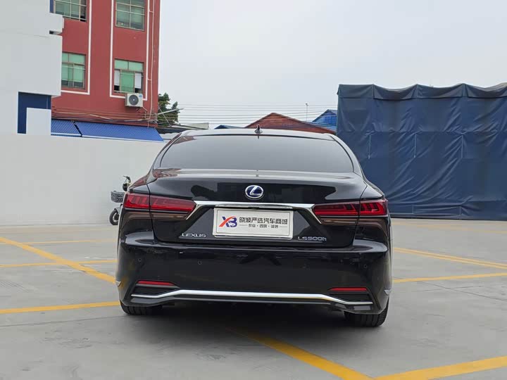 Фото 7 - Lexus LS