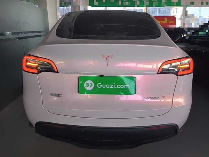 Фото 6 - Tesla Model Y