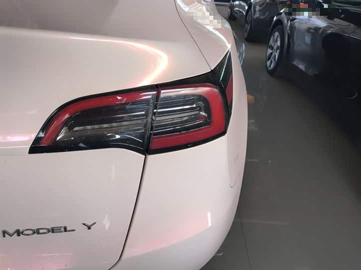 Фото 8 - Tesla Model Y