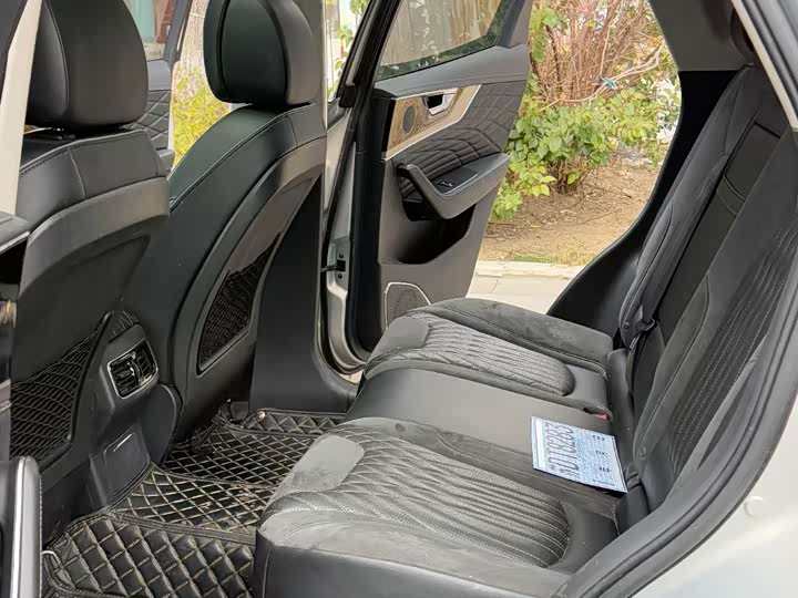 Фото 9 - Hongqi HS5