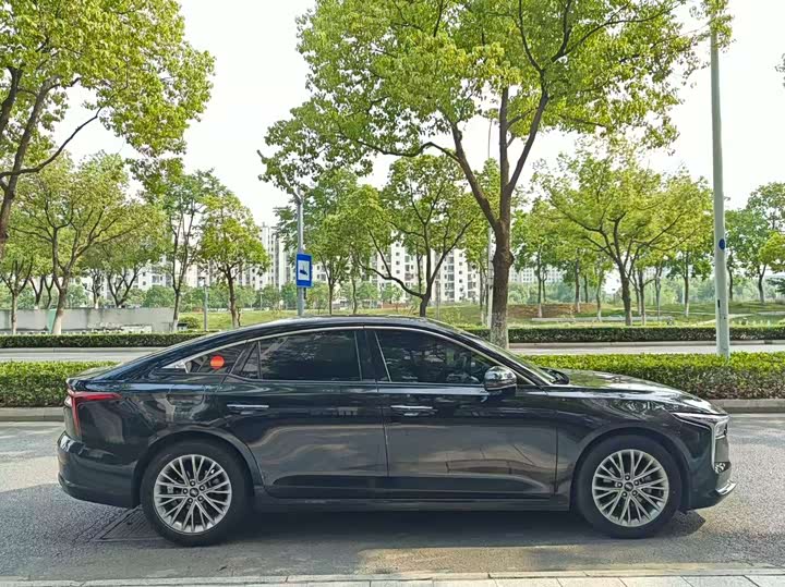 Фото 3 - Bestune B70