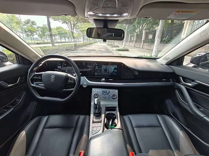 Фото 6 - Bestune B70