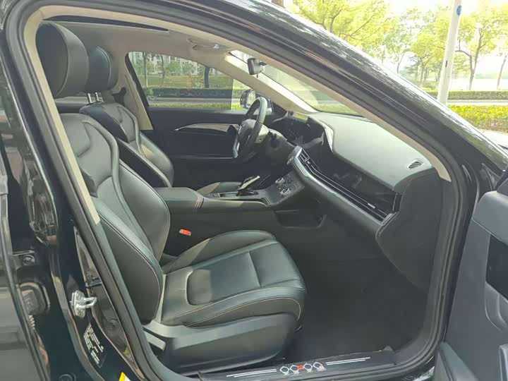 Фото 9 - Bestune B70