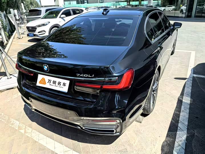 Фото 2 - BMW 7 Series