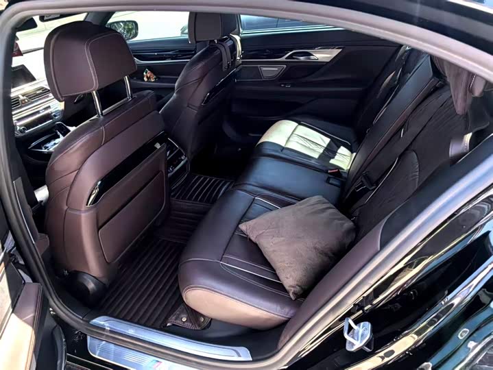 Фото 4 - BMW 7 Series