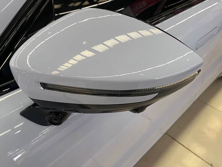 Фото 6 - Zeekr 001