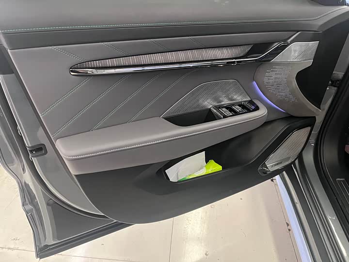 Фото 8 - Zeekr 001