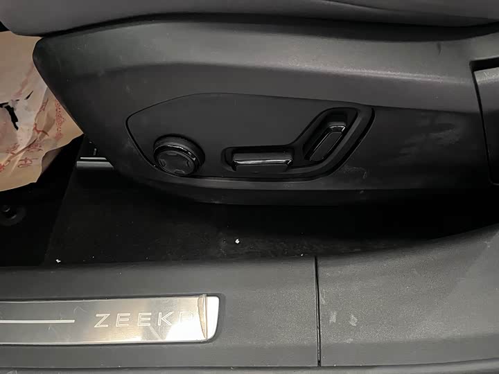 Фото 9 - Zeekr 001