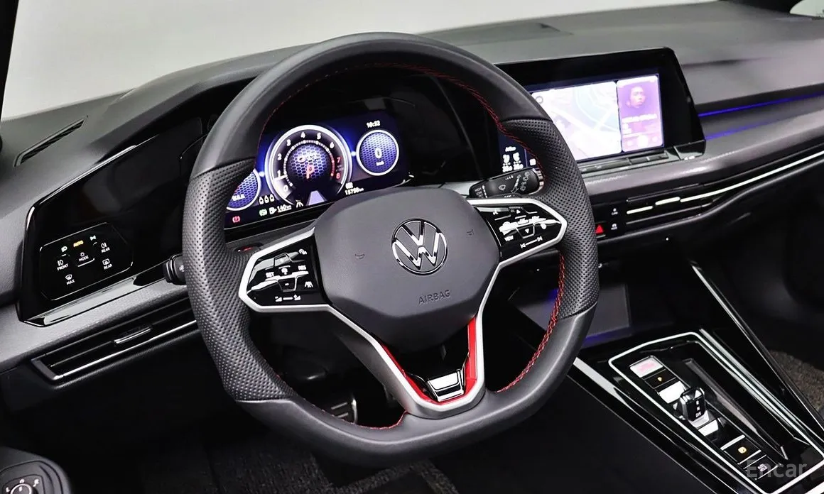 Фото 14 - Volkswagen Golf