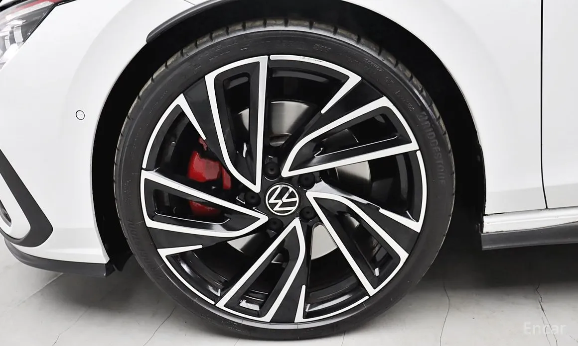 Фото 5 - Volkswagen Golf