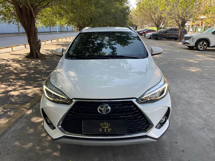 Фото 2 - Toyota Yaris L Hatchback