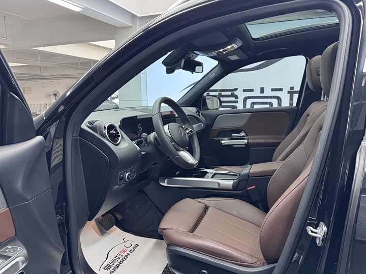 Фото 8 - Mercedes-Benz GLB-Class