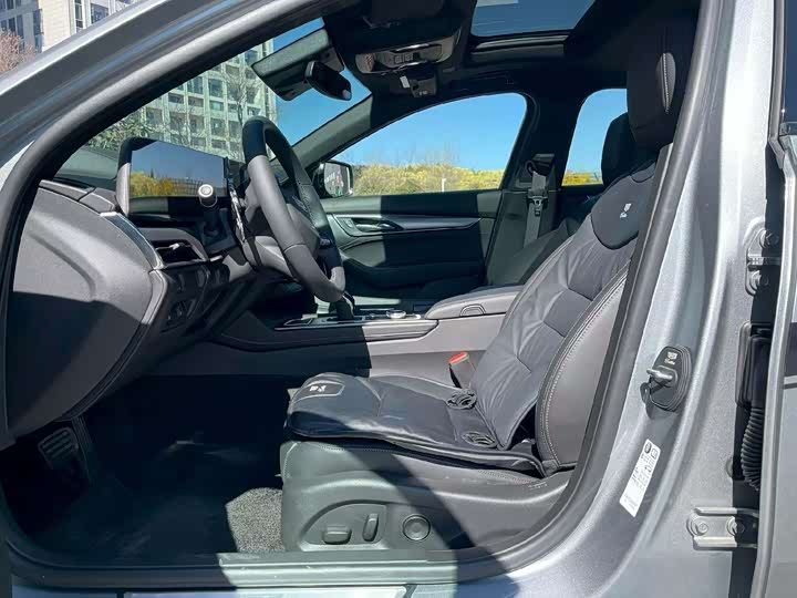 Фото 7 - Cadillac CT5