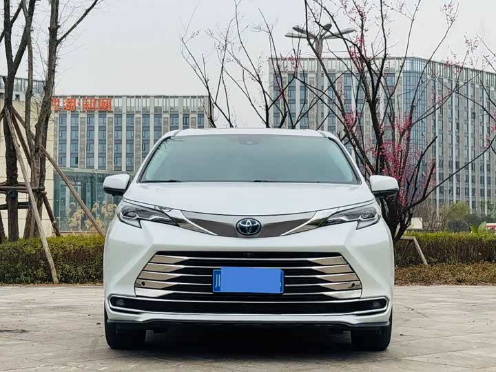 Фото 2 - Toyota Sienna