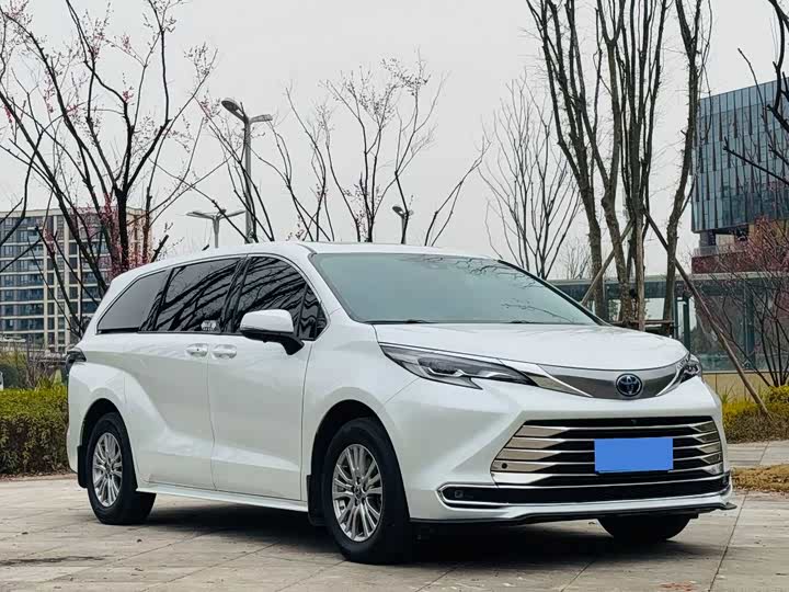 Фото 3 - Toyota Sienna