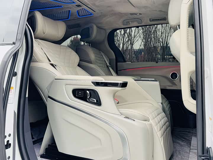 Фото 9 - Toyota Sienna