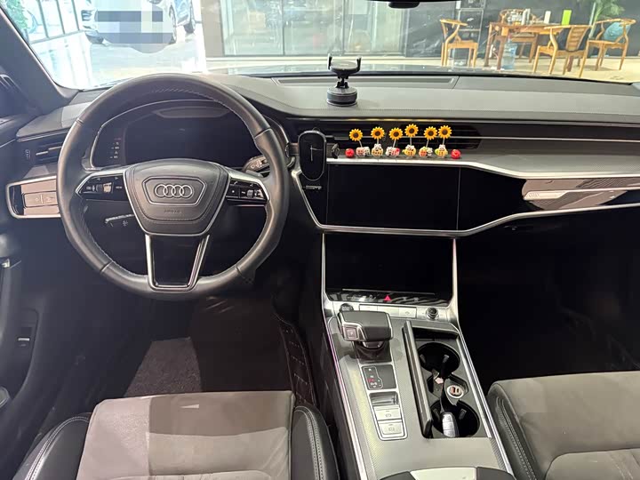 Фото 5 - Audi A6L