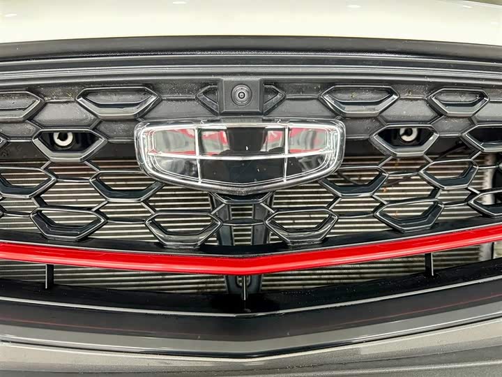 Фото 8 - Geely Coolray