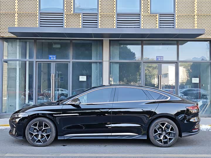 Фото 3 - BYD Han