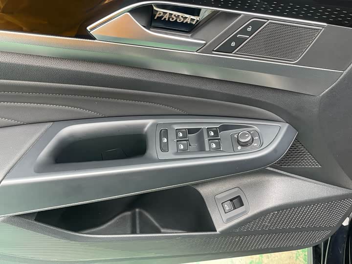 Фото 7 - Volkswagen Passat