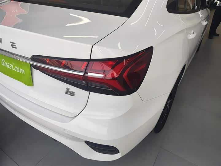 Фото 8 - Roewe i5