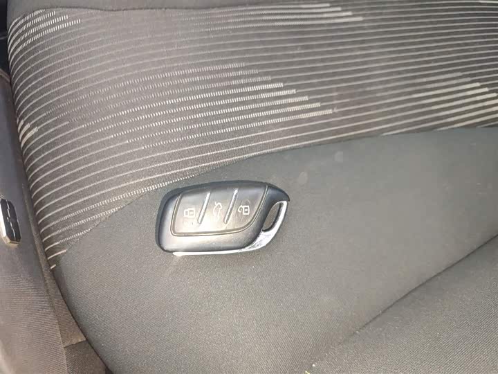 Фото 9 - Roewe i5