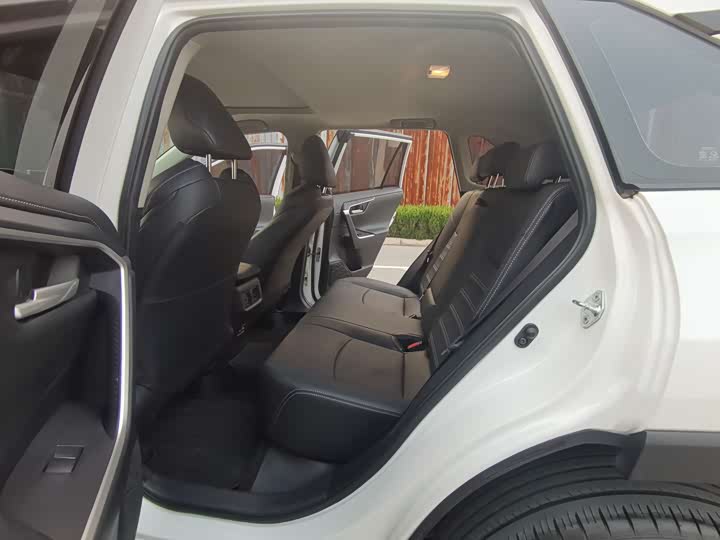 Фото 7 - Toyota Wildlander