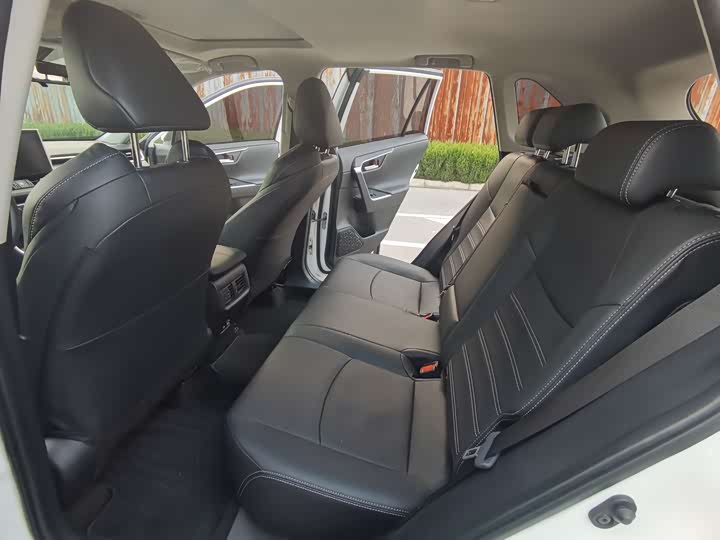 Фото 8 - Toyota Wildlander