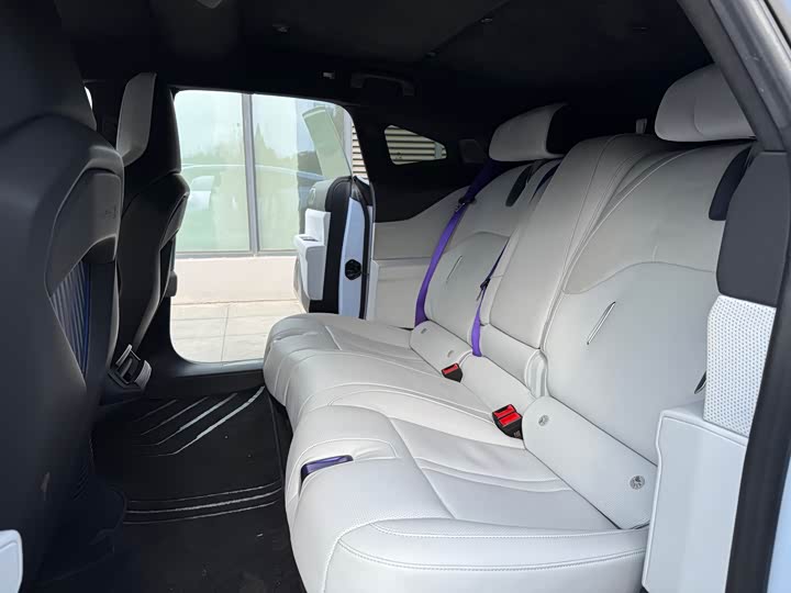 Фото 9 - HiPhi Z