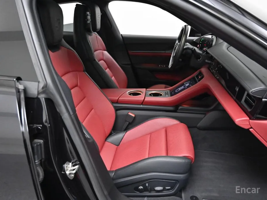 Фото 10 - Porsche Taycan