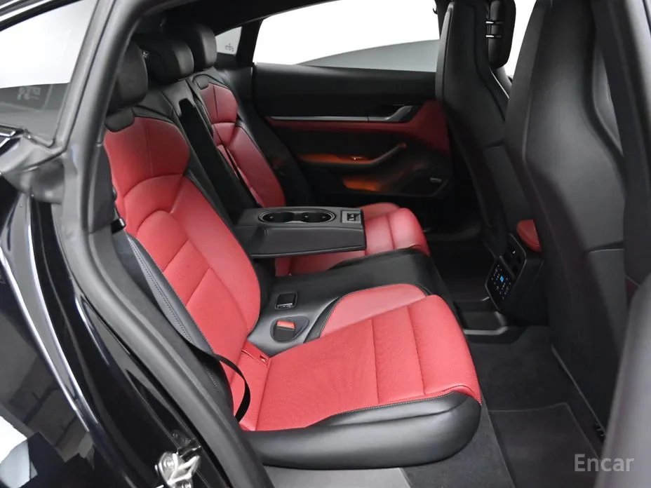 Фото 12 - Porsche Taycan