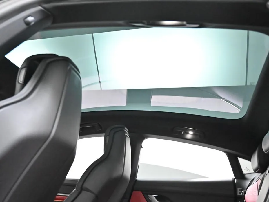 Фото 19 - Porsche Taycan