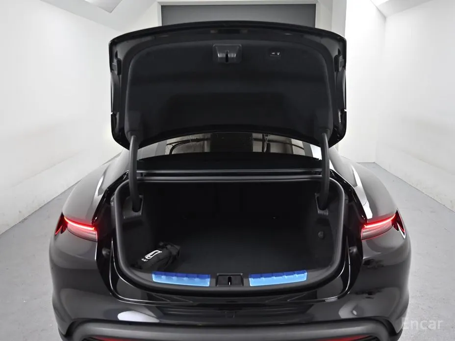 Фото 20 - Porsche Taycan