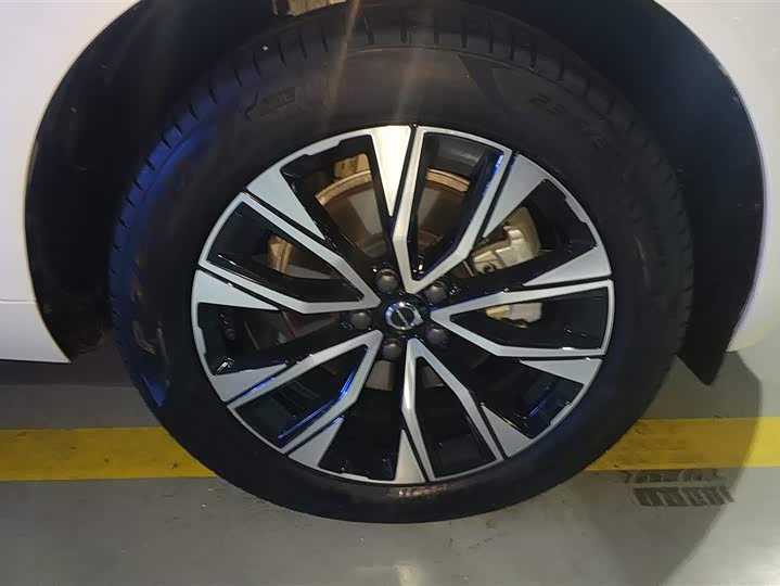 Фото 6 - Volvo XC60