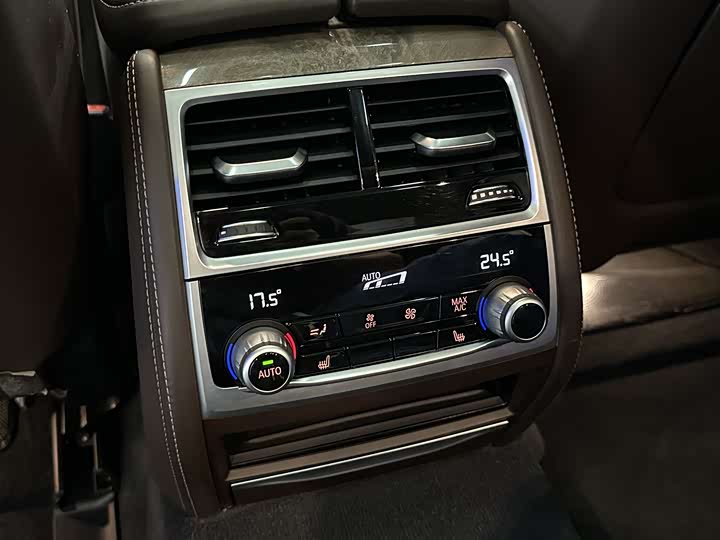 Фото 9 - BMW 7 Series