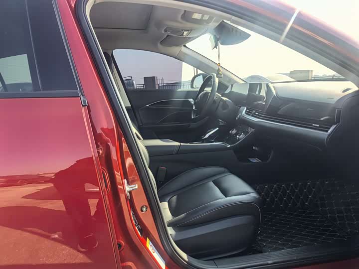 Фото 5 - Bestune B70