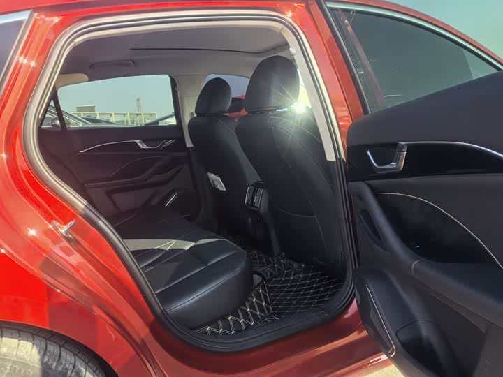 Фото 9 - Bestune B70