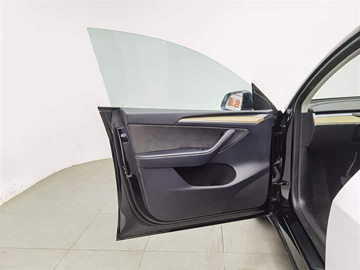 Фото 8 - Tesla Model Y