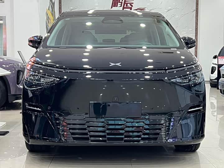 Фото 2 - XPeng X9