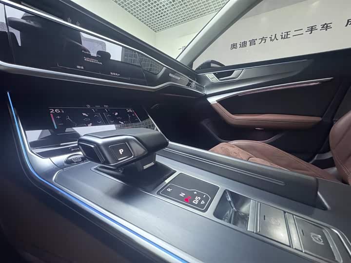 Фото 9 - Audi A7L