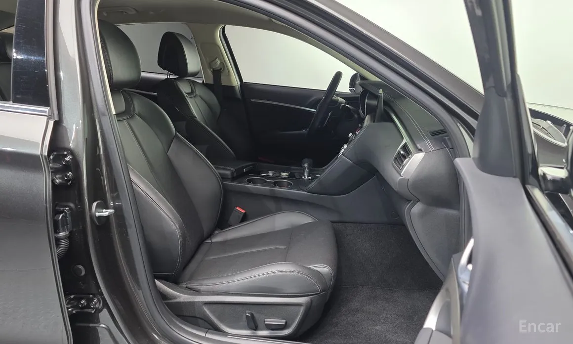 Фото 10 - Genesis G70