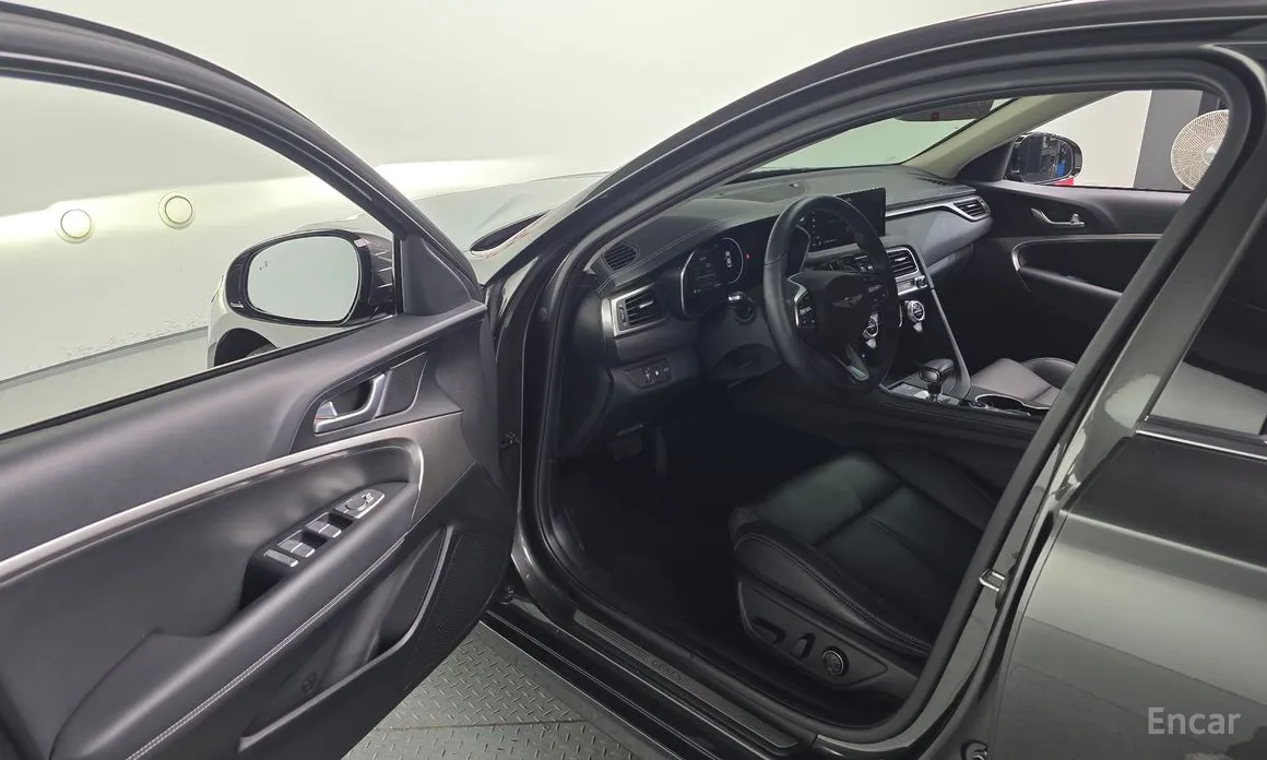 Фото 11 - Genesis G70