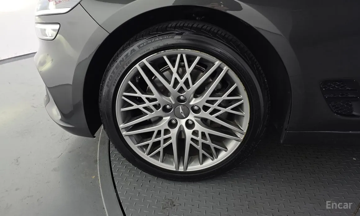 Фото 5 - Genesis G70