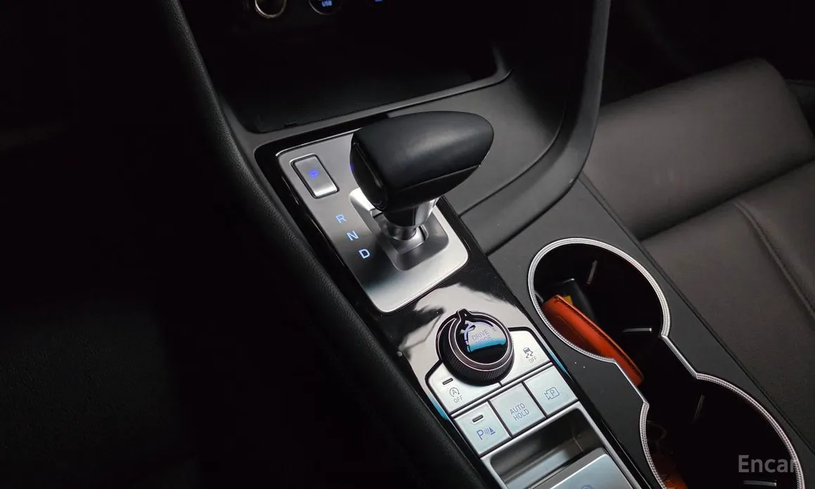 Фото 9 - Genesis G70