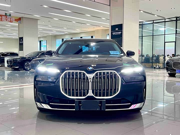 Фото 2 - BMW 7 Series