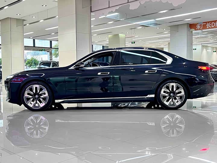 Фото 3 - BMW 7 Series