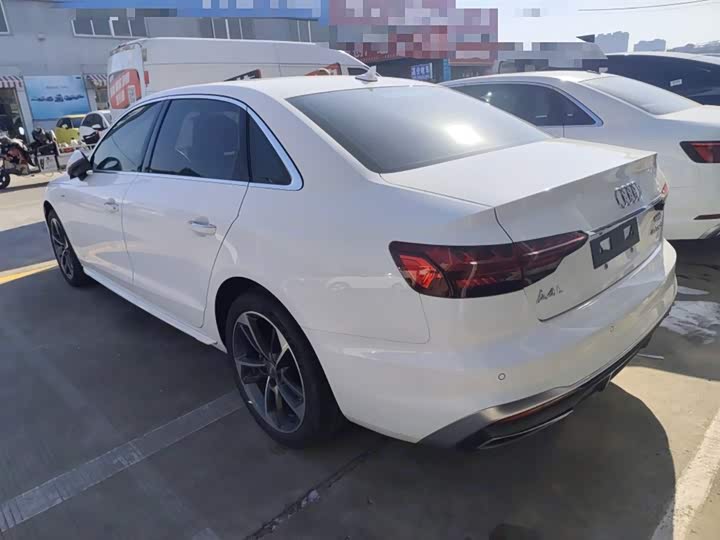 Фото 5 - Audi A4L
