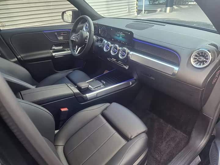 Фото 9 - Mercedes-Benz GLB-Class