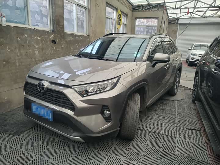 Фото 1 - Toyota RAV4